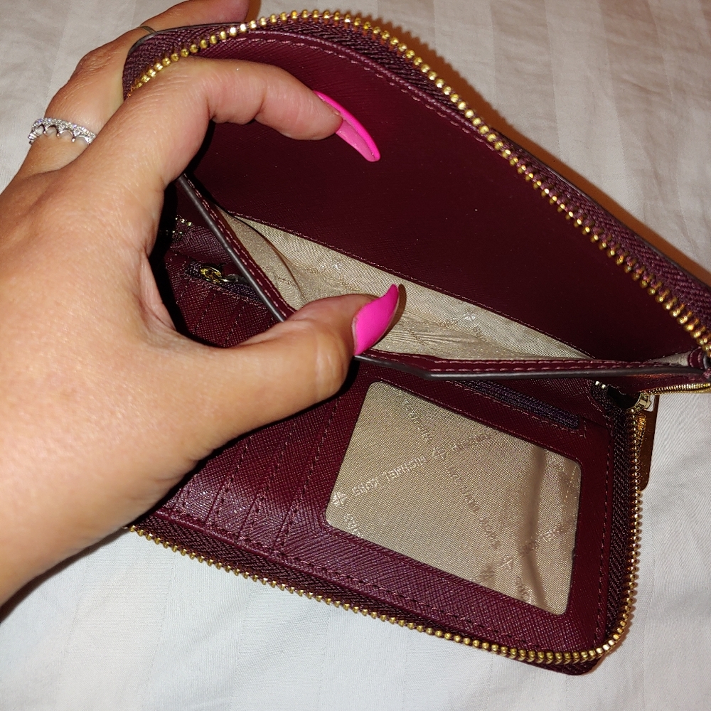 Michael Kors heart stud wallet - Picture 6 of 6